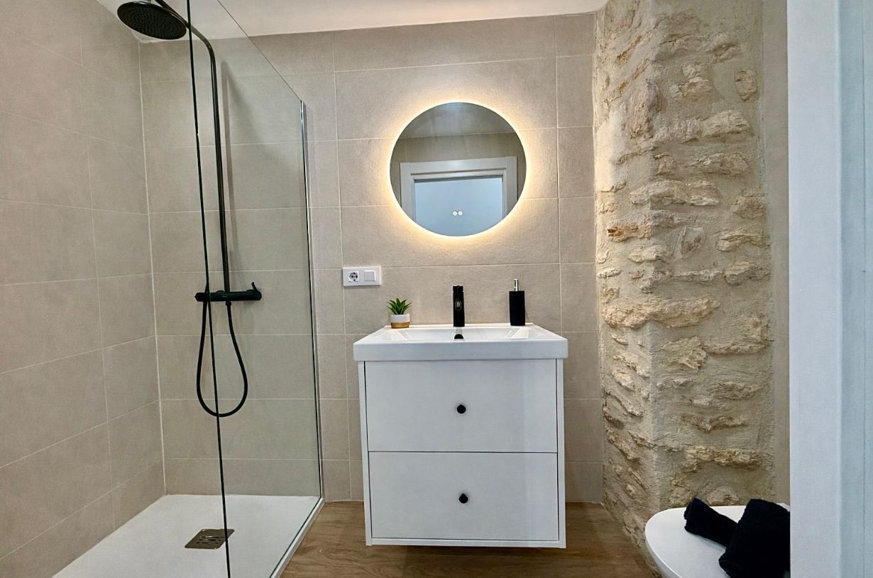 Townhouse with large courtyard for sale in Pedreguer.