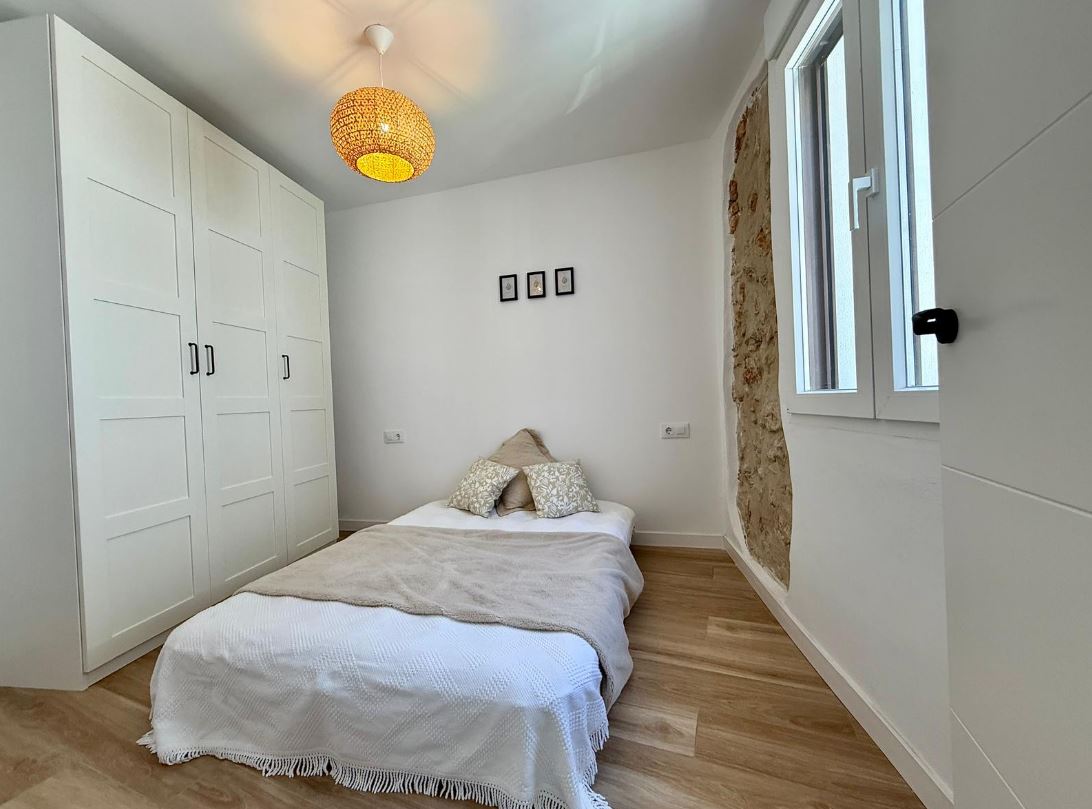 Townhouse with large courtyard for sale in Pedreguer.