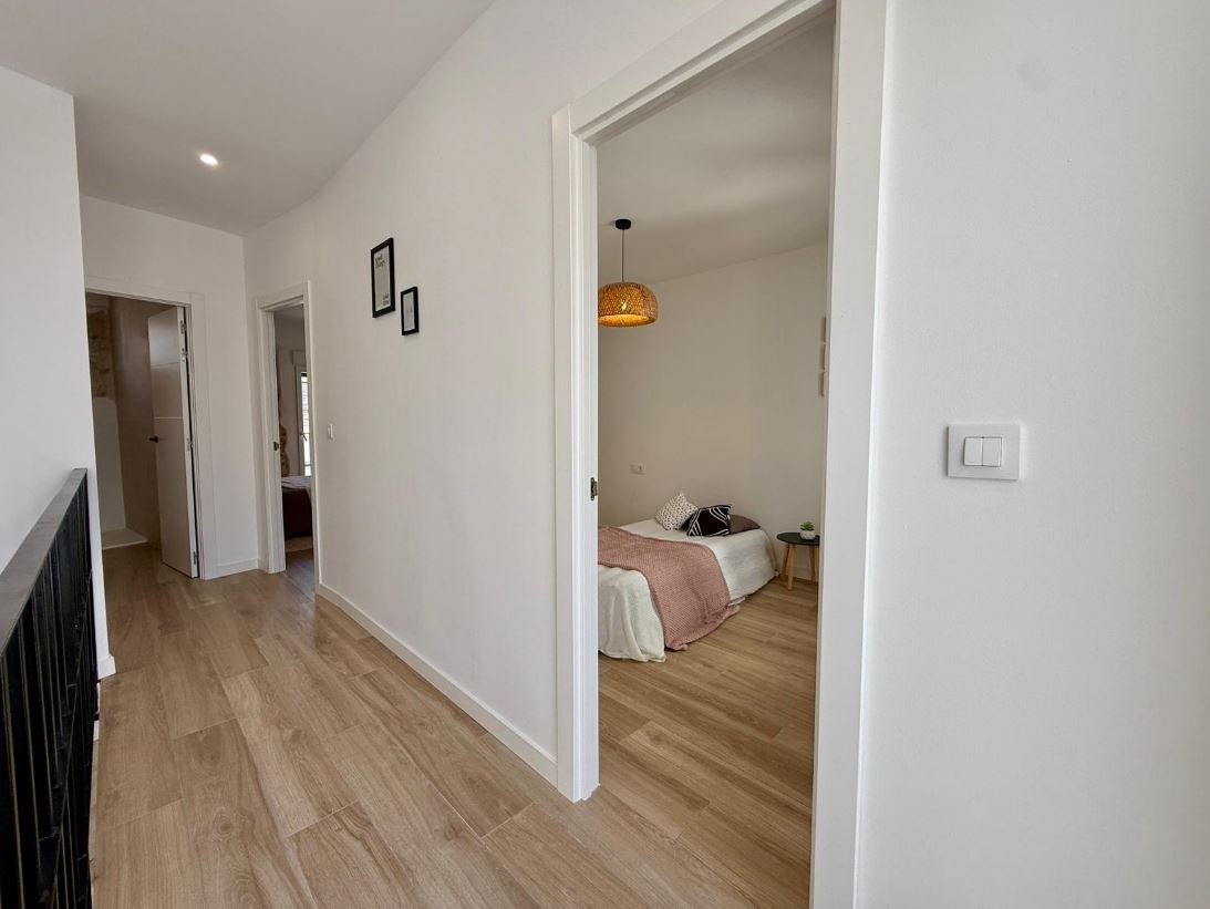 Townhouse with large courtyard for sale in Pedreguer.