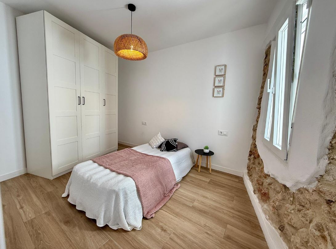 Townhouse with large courtyard for sale in Pedreguer.