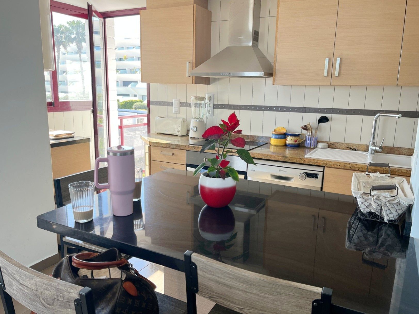 Apartamento en primera línea de playa en Dénia con vistas frontales al mar – Urb. Jardines de Dénia VII