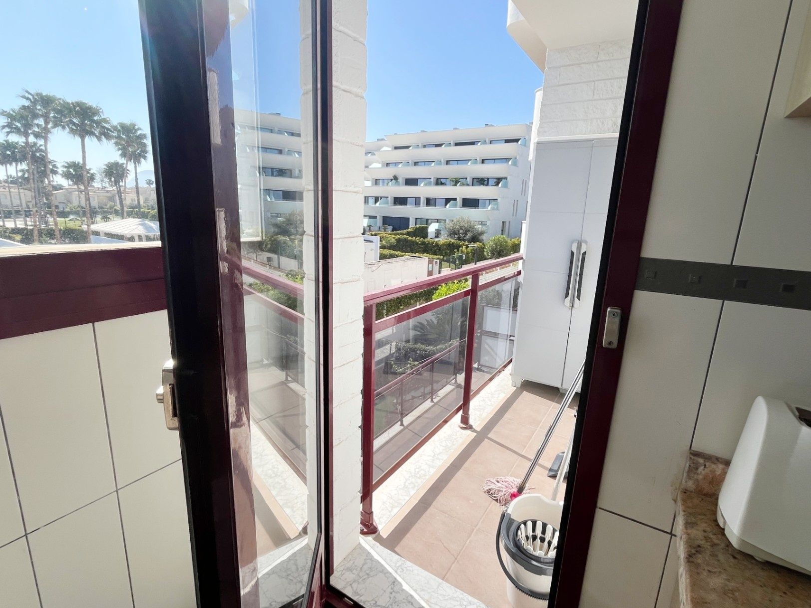 Apartamento en primera línea de playa en Dénia con vistas frontales al mar – Urb. Jardines de Dénia VII