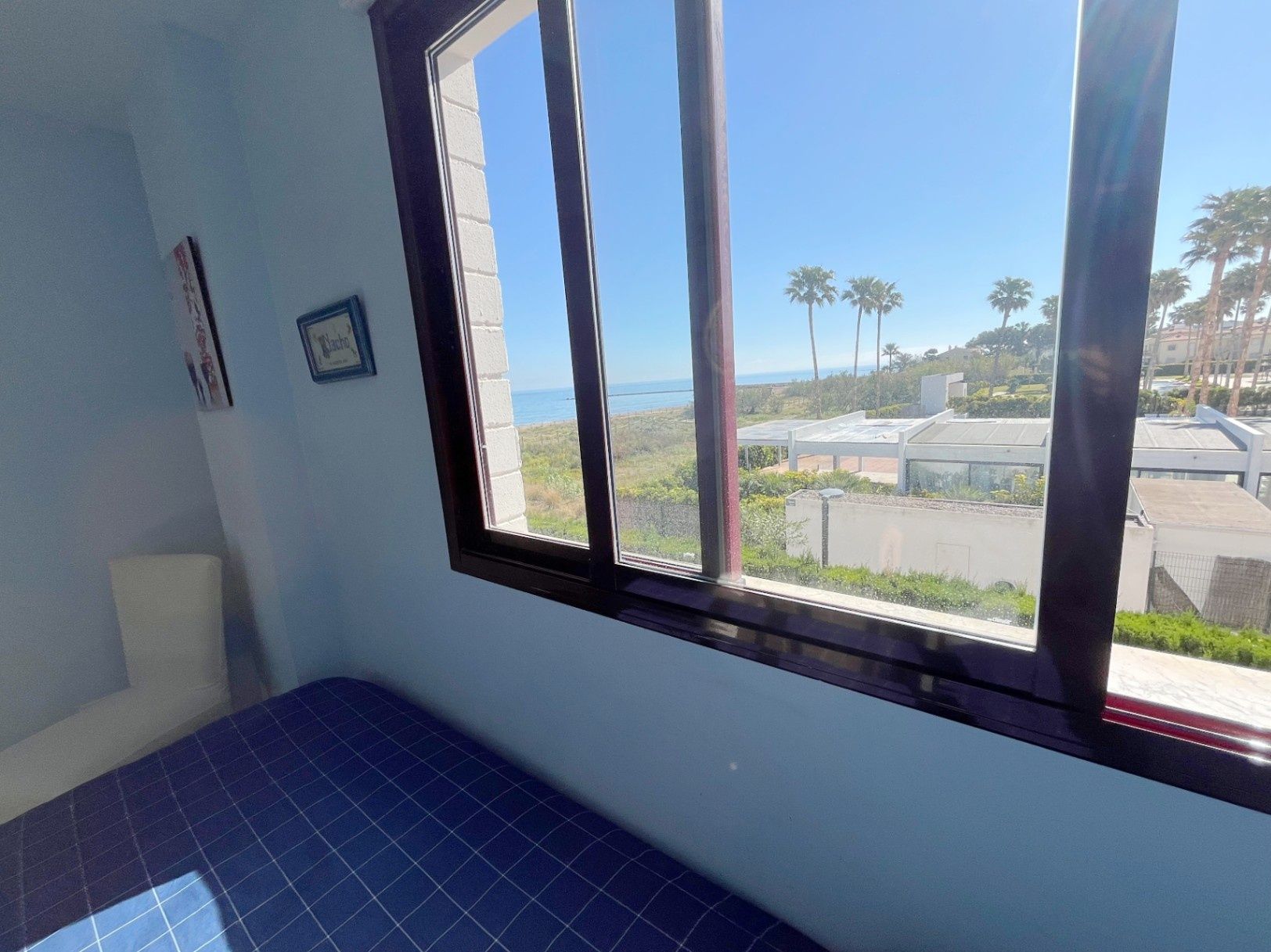 Apartamento en primera línea de playa en Dénia con vistas frontales al mar – Urb. Jardines de Dénia VII