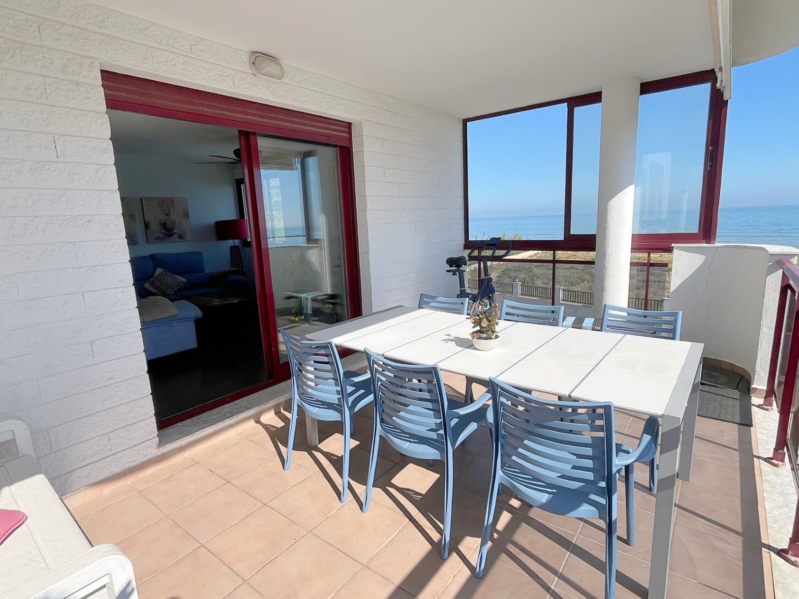 Apartamento en primera línea de playa en Dénia con vistas frontales al mar – Urb. Jardines de Dénia VII