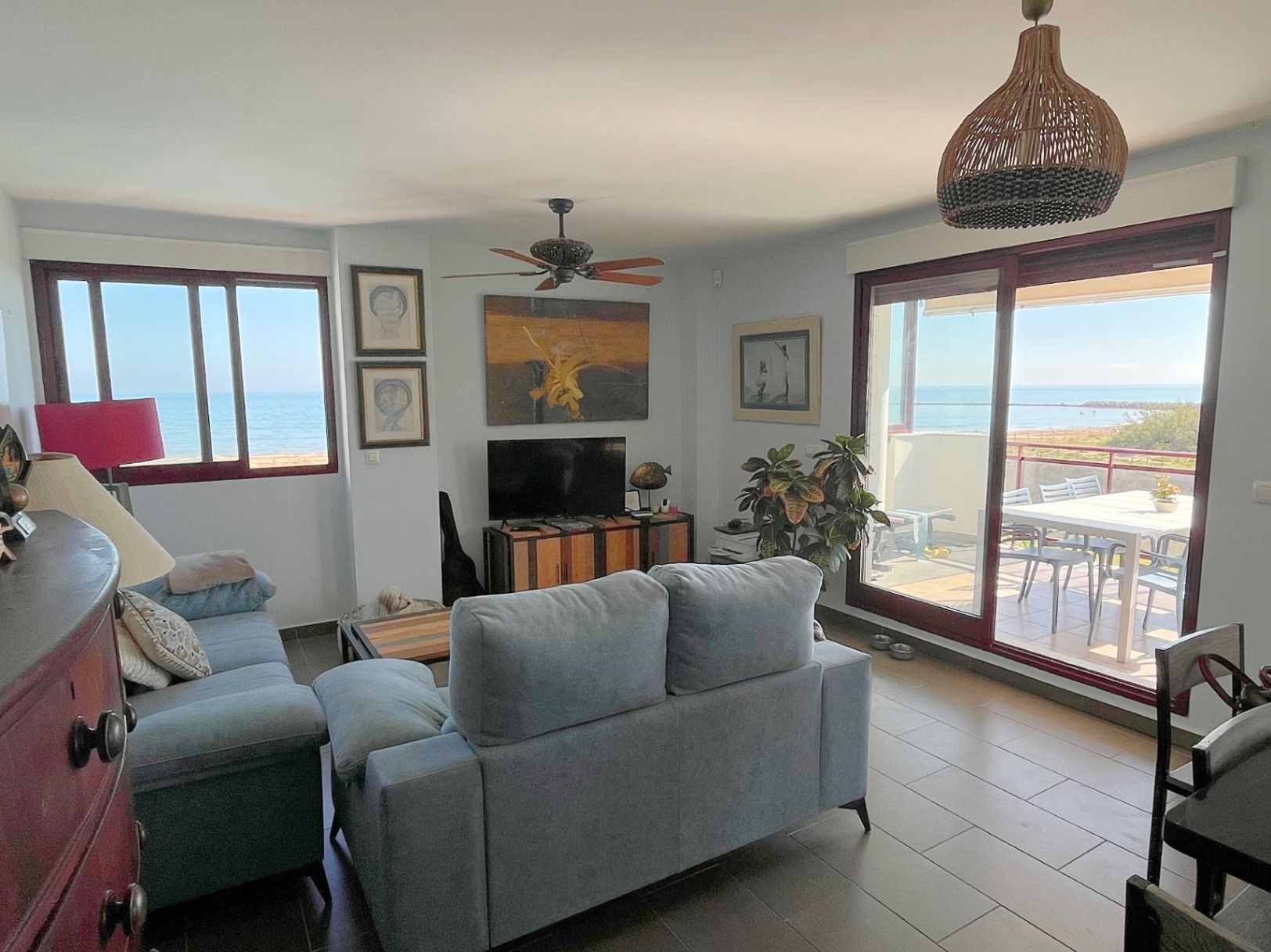 Apartamento en primera línea de playa en Dénia con vistas frontales al mar – Urb. Jardines de Dénia VII