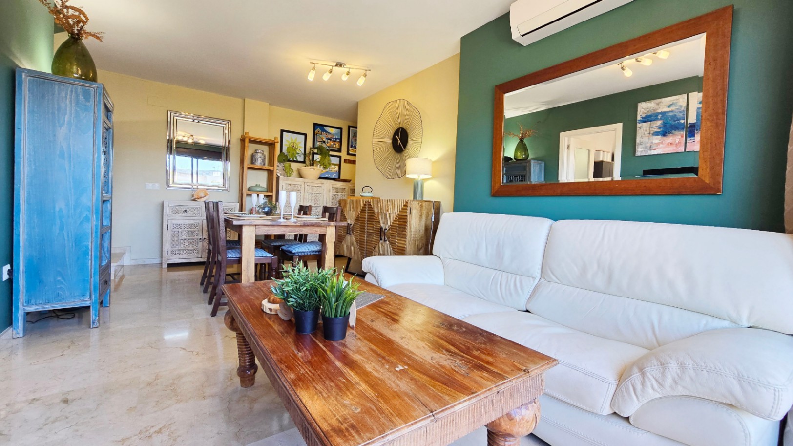 Ático en venta en Beniarbeig con terrazas privadas, vistas abiertas y garaje