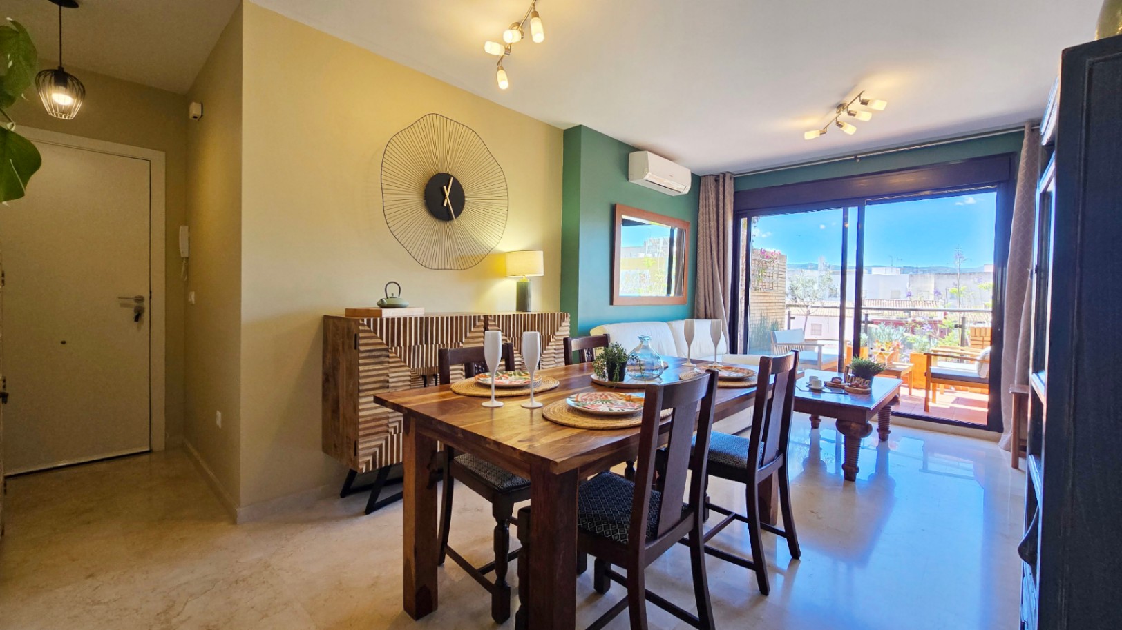 Ático en venta en Beniarbeig con terrazas privadas, vistas abiertas y garaje