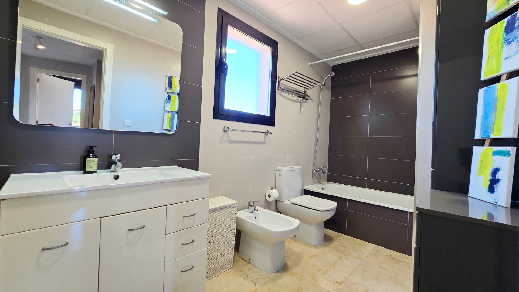 Ático en venta en Beniarbeig con terrazas privadas, vistas abiertas y garaje