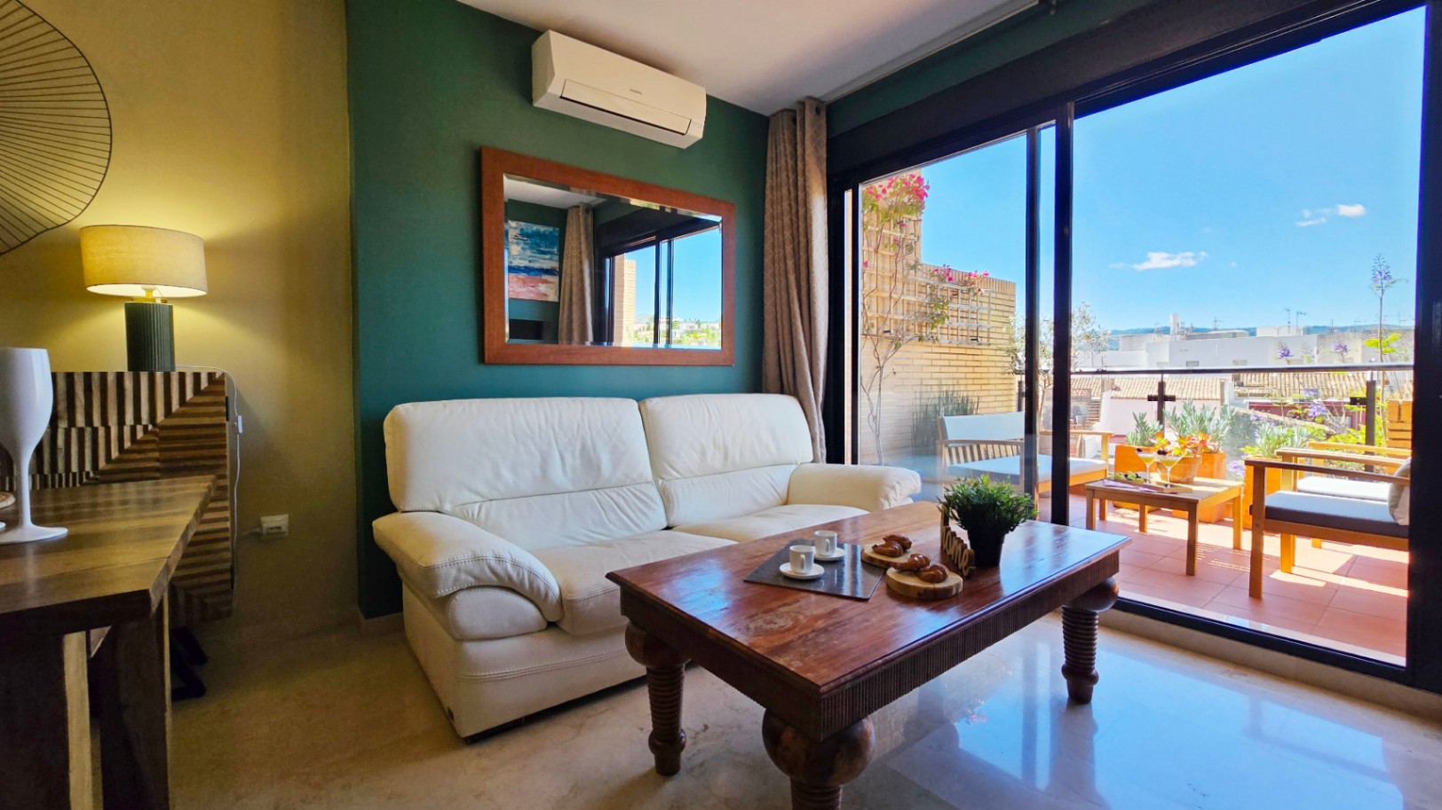 Ático en venta en Beniarbeig con terrazas privadas, vistas abiertas y garaje
