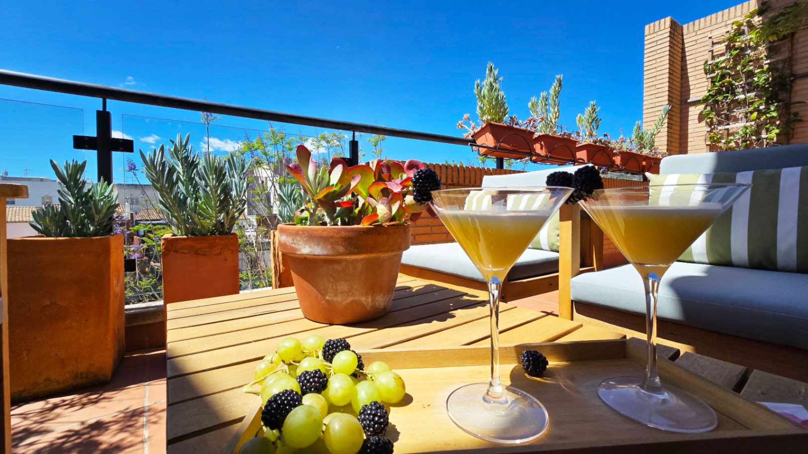 Ático en venta en Beniarbeig con terrazas privadas, vistas abiertas y garaje