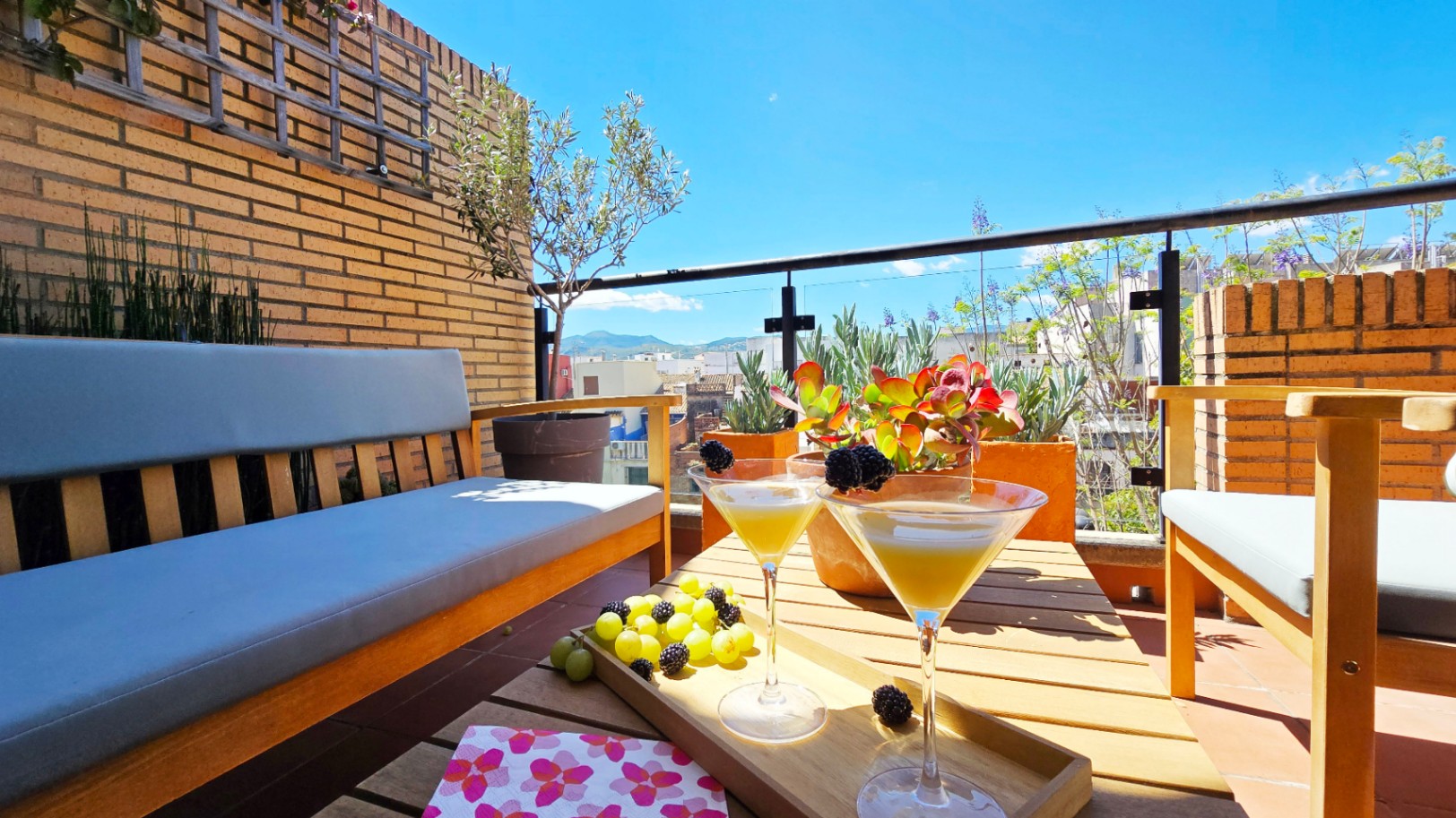 Ático en venta en Beniarbeig con terrazas privadas, vistas abiertas y garaje