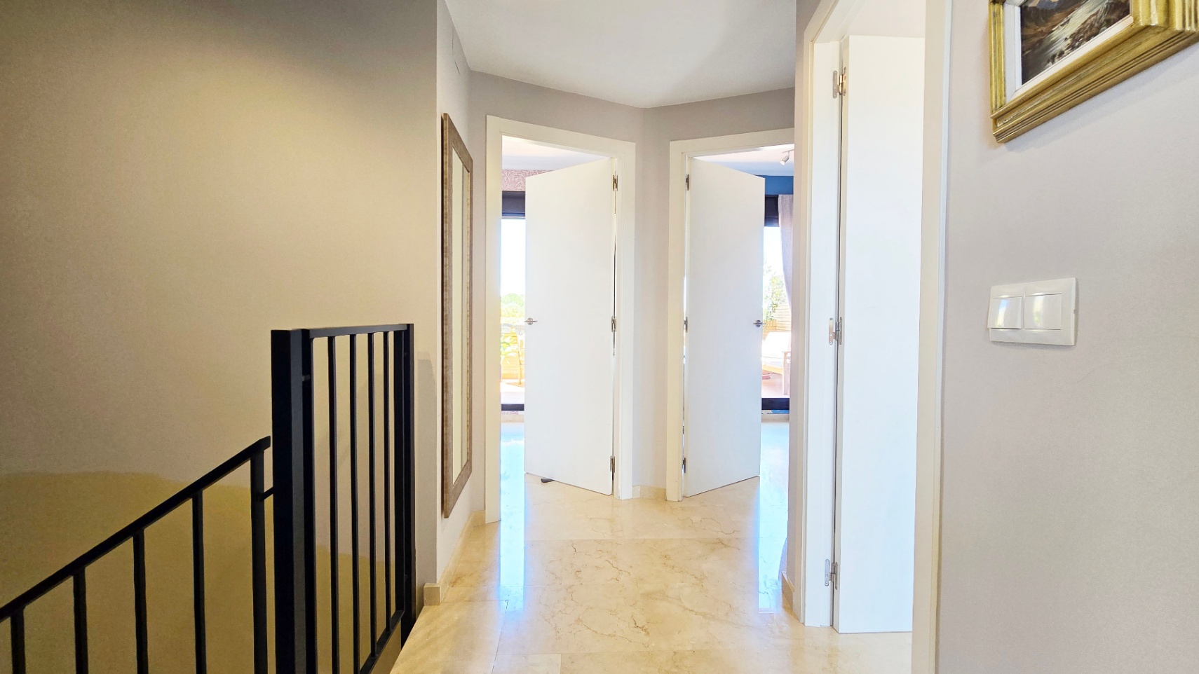 Ático en venta en Beniarbeig con terrazas privadas, vistas abiertas y garaje