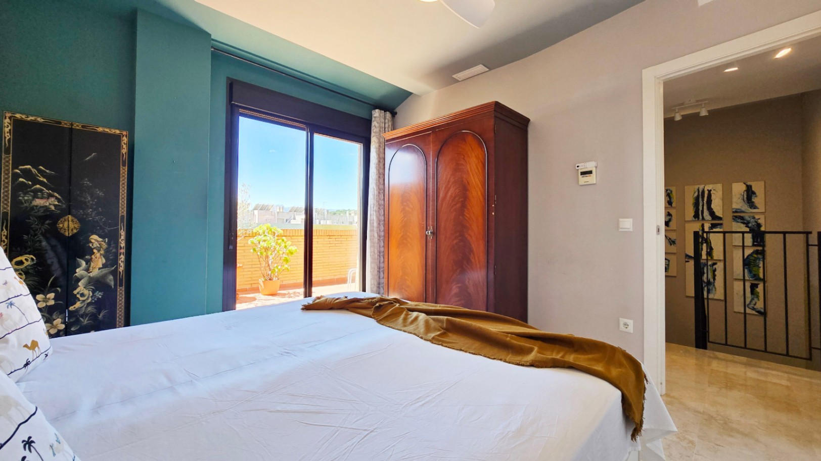 Ático en venta en Beniarbeig con terrazas privadas, vistas abiertas y garaje