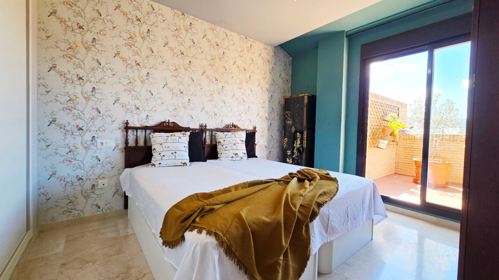 Ático en venta en Beniarbeig con terrazas privadas, vistas abiertas y garaje