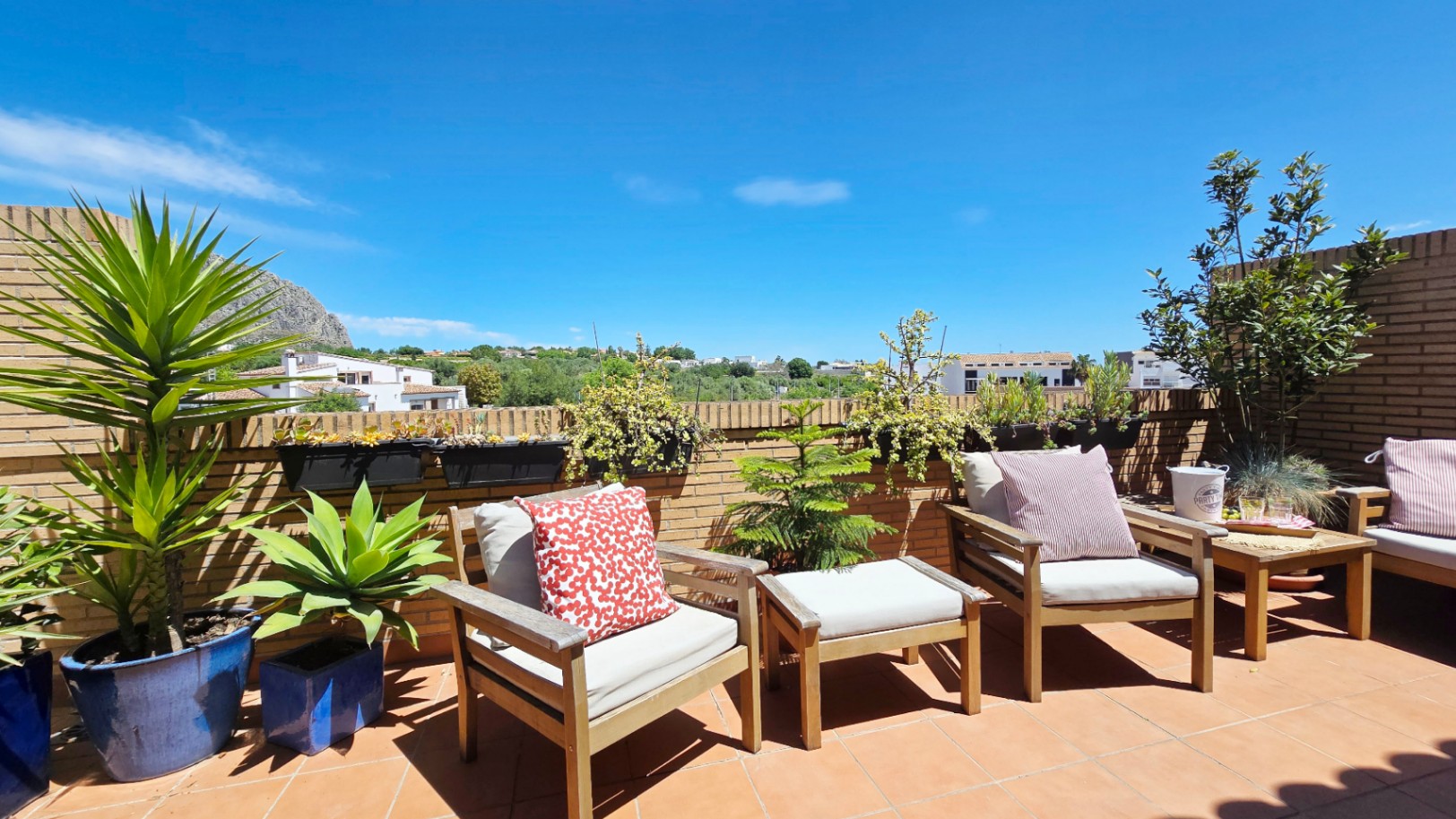 Ático en venta en Beniarbeig con terrazas privadas, vistas abiertas y garaje