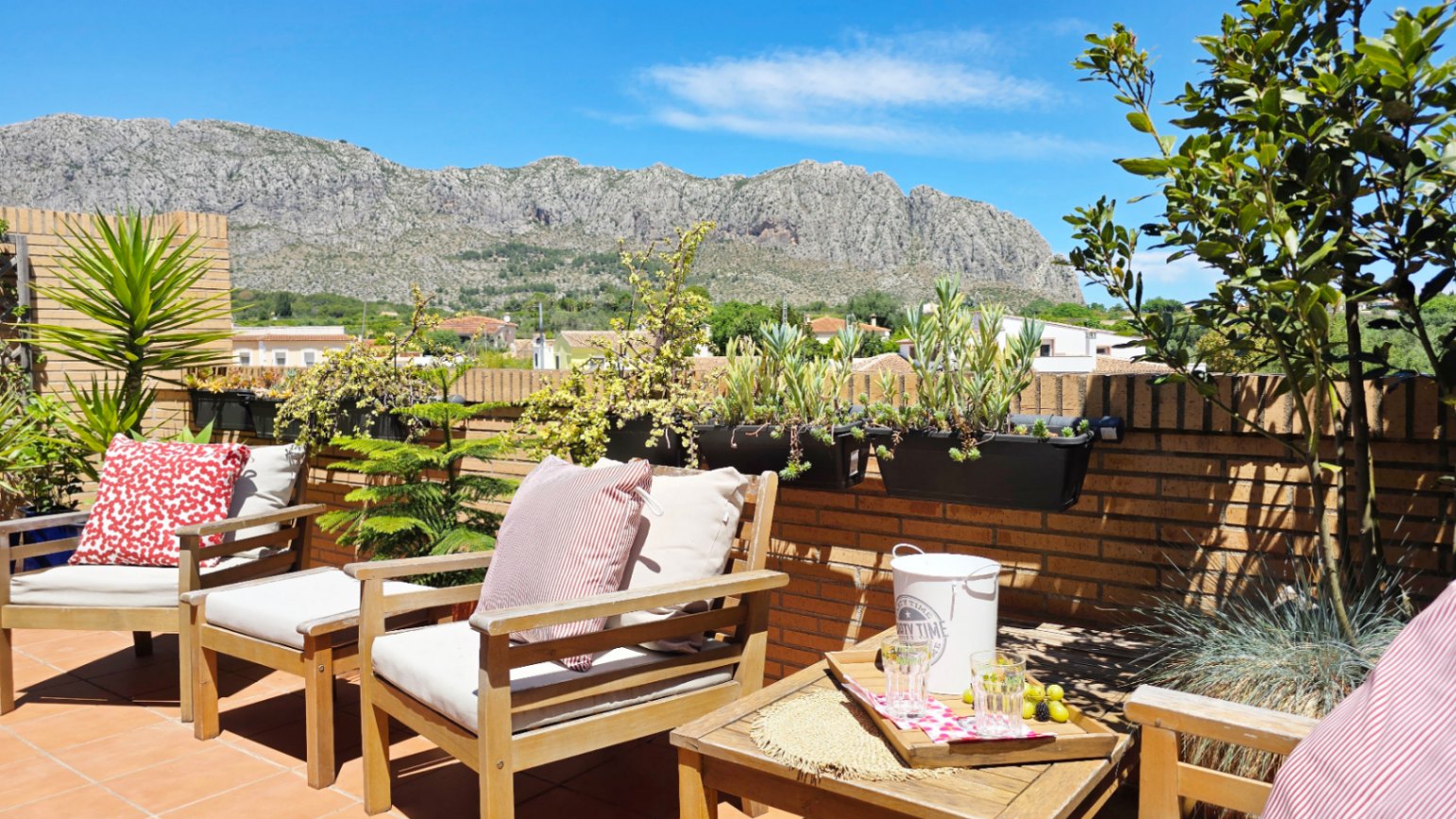 Ático en venta en Beniarbeig con terrazas privadas, vistas abiertas y garaje