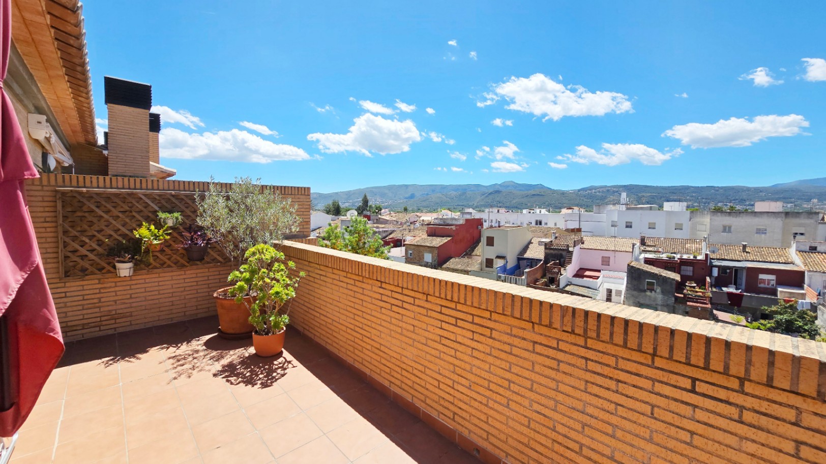 Ático en venta en Beniarbeig con terrazas privadas, vistas abiertas y garaje