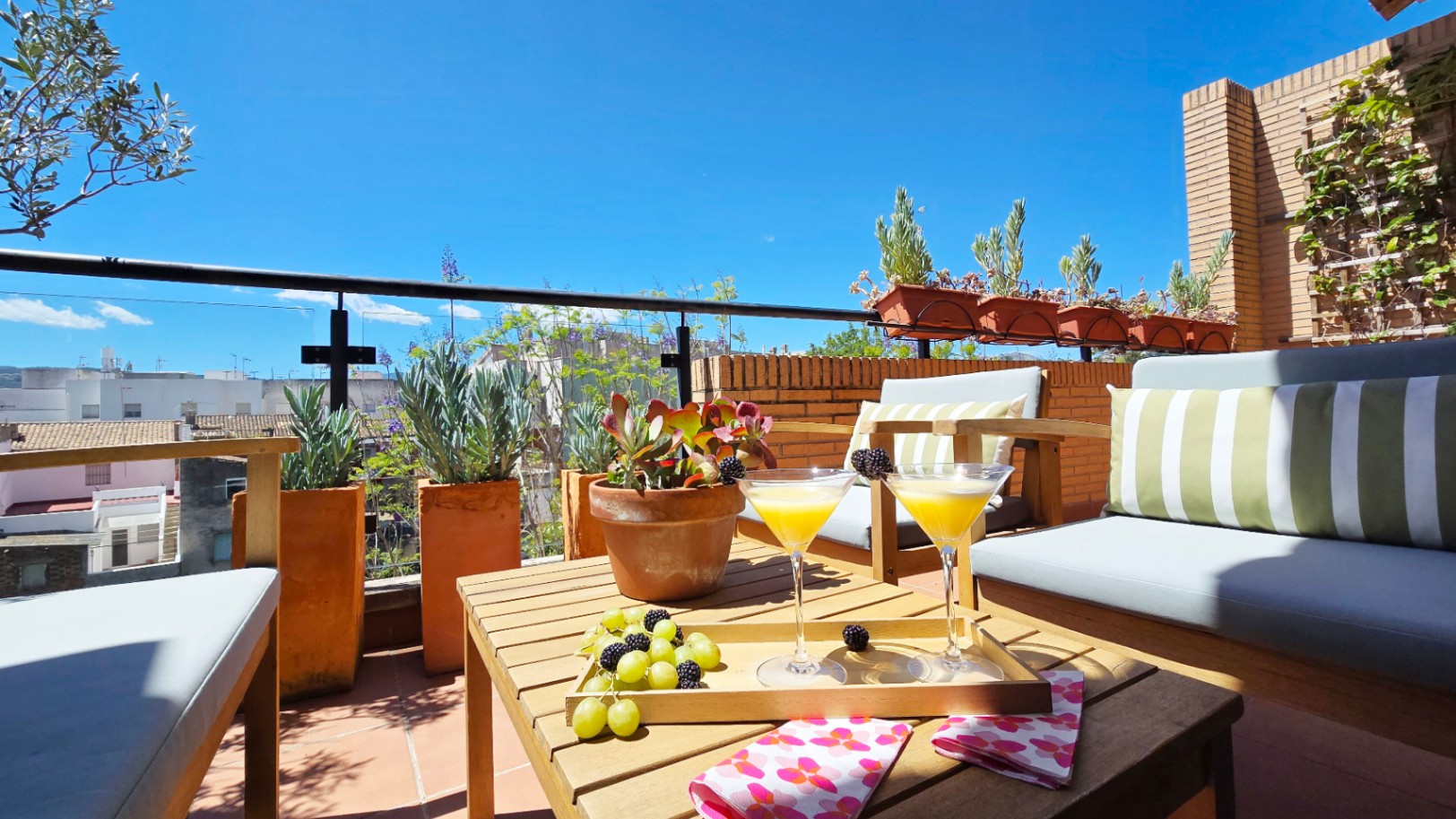 Ático en venta en Beniarbeig con terrazas privadas, vistas abiertas y garaje