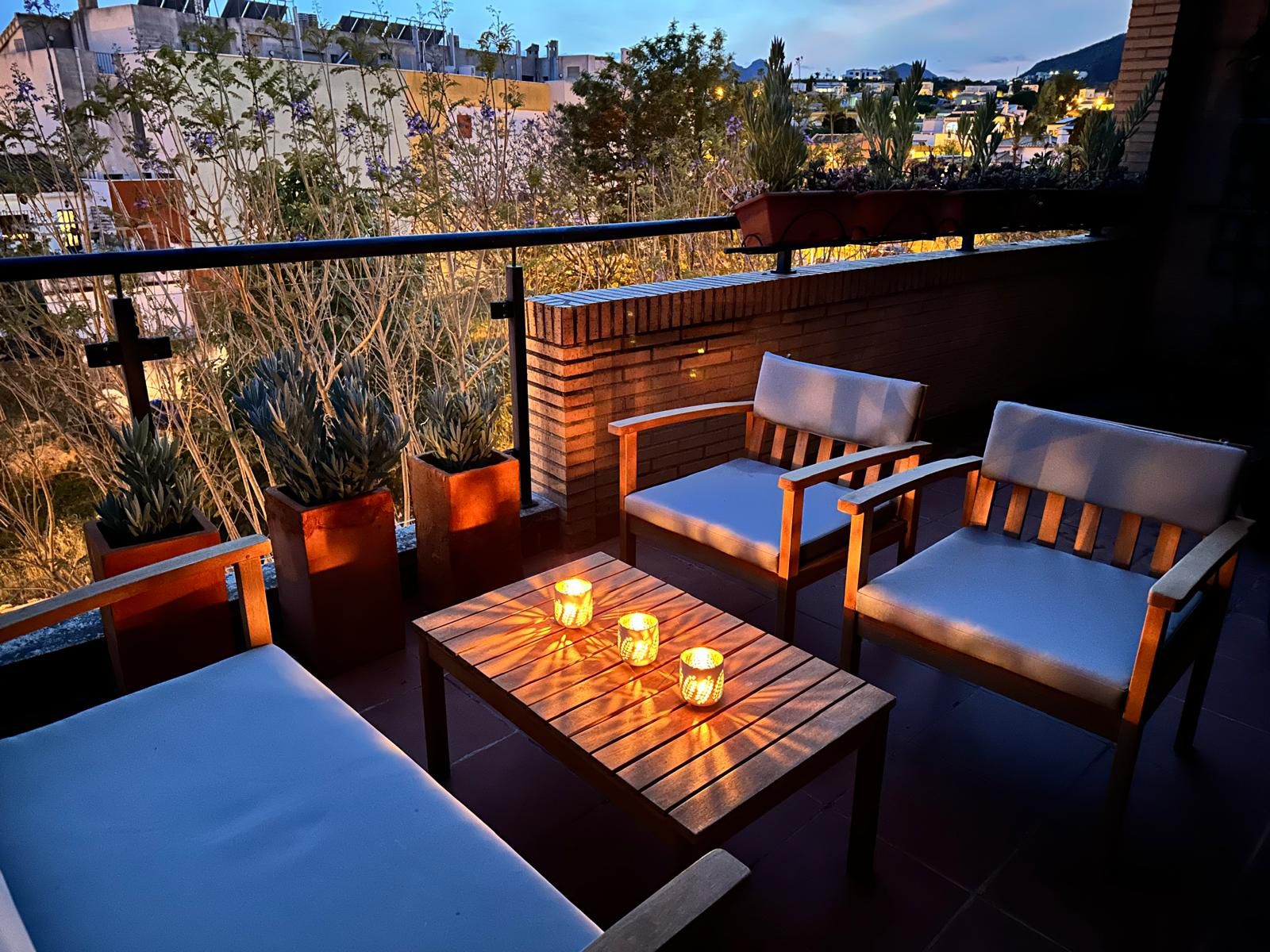 Ático en venta en Beniarbeig con terrazas privadas, vistas abiertas y garaje