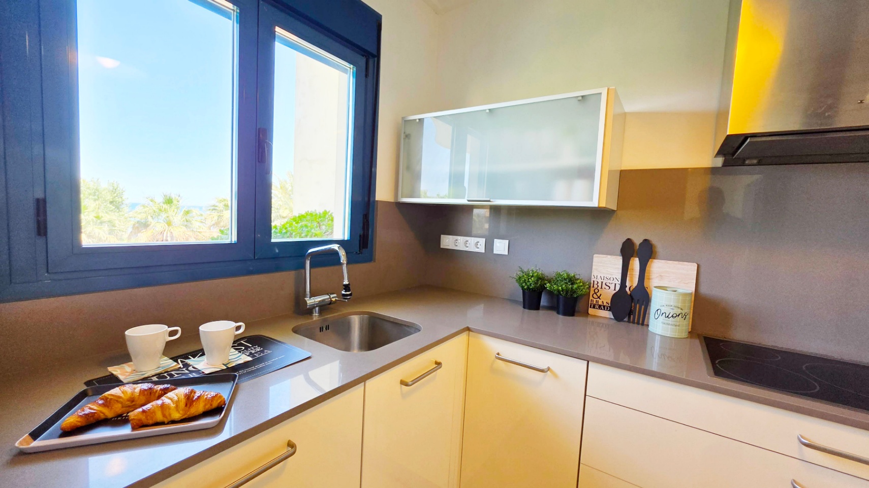 Apartamento con vistas frontales al mar en venta Dénia - Urb. Las Olas