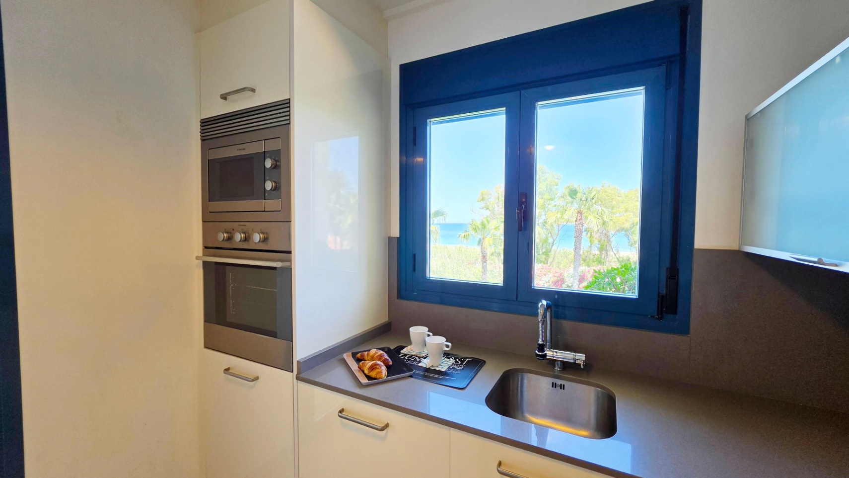 Apartamento con vistas frontales al mar en venta Dénia - Urb. Las Olas