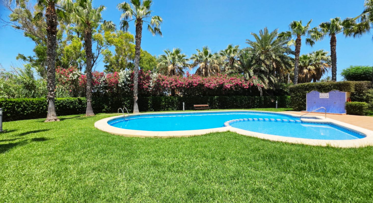 Apartamento con vistas frontales al mar en venta Dénia - Urb. Las Olas