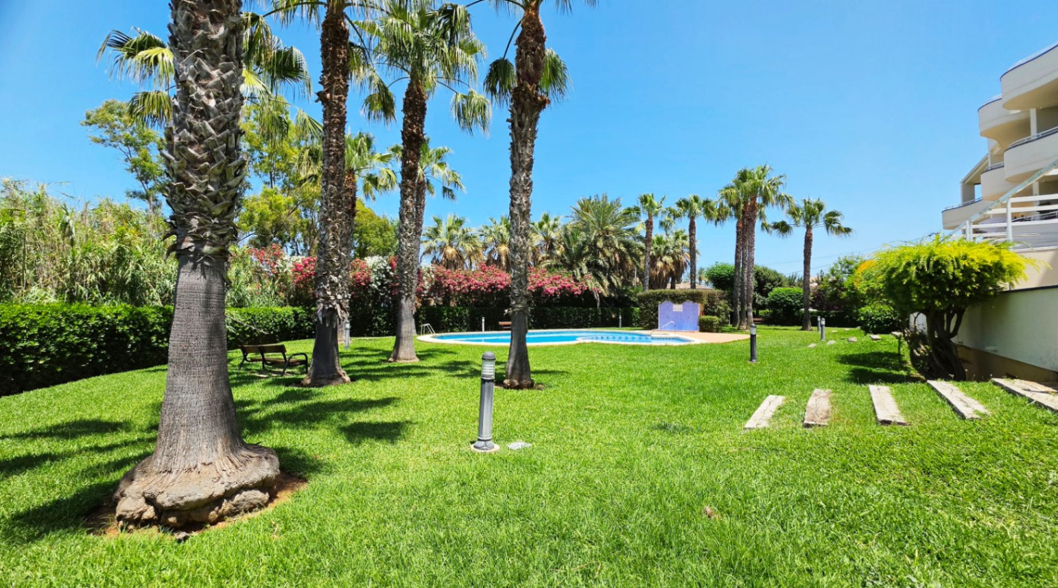 Apartamento con vistas frontales al mar en venta Dénia - Urb. Las Olas