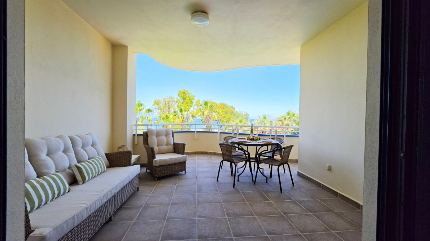 Apartamento con vistas frontales al mar en venta Dénia - Urb. Las Olas