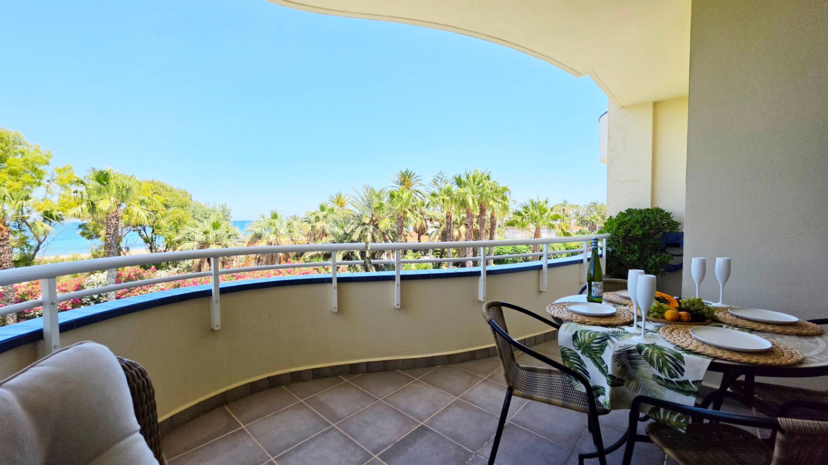 Apartamento con vistas frontales al mar en venta Dénia - Urb. Las Olas