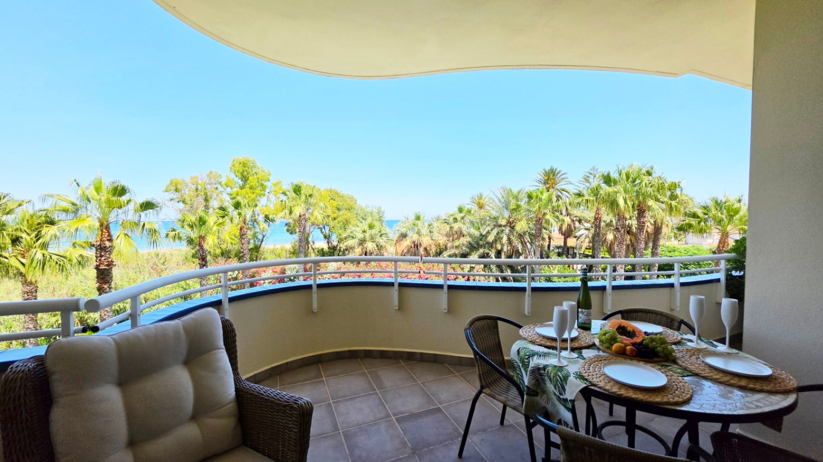 Apartamento con vistas frontales al mar en venta Dénia - Urb. Las Olas