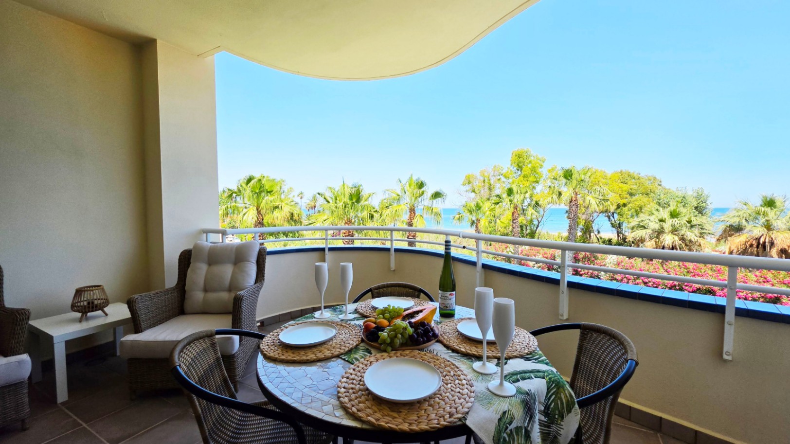 Apartamento con vistas frontales al mar en venta Dénia - Urb. Las Olas