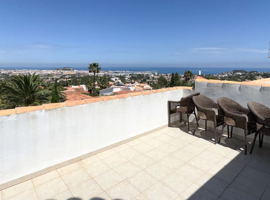 Chalet con vistas al mar y piscina en venta Dénia - Zona Montgó