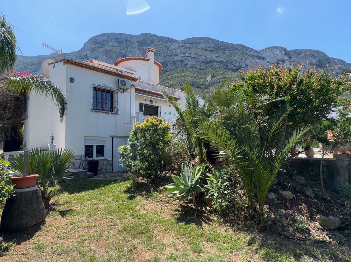 Chalet con vistas al mar y piscina en venta Dénia - Zona Montgó