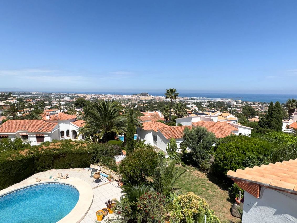 Chalet con vistas al mar y piscina en venta Dénia - Zona Montgó