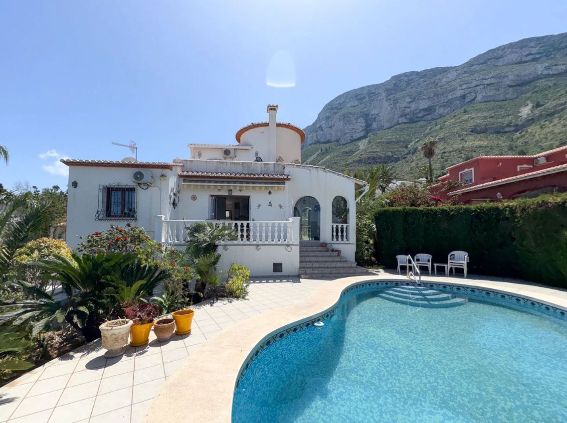 Chalet con vistas al mar y piscina en venta Dénia - Zona Montgó