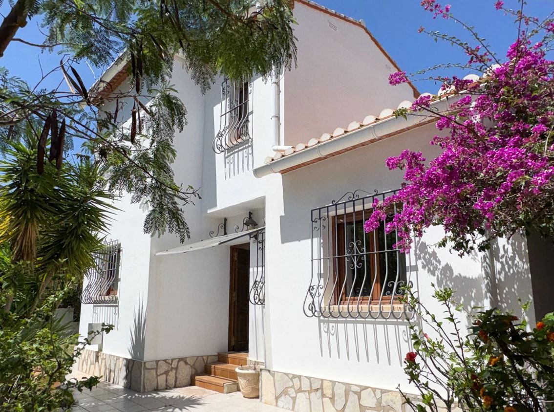 Chalet con vistas al mar y piscina en venta Dénia - Zona Montgó