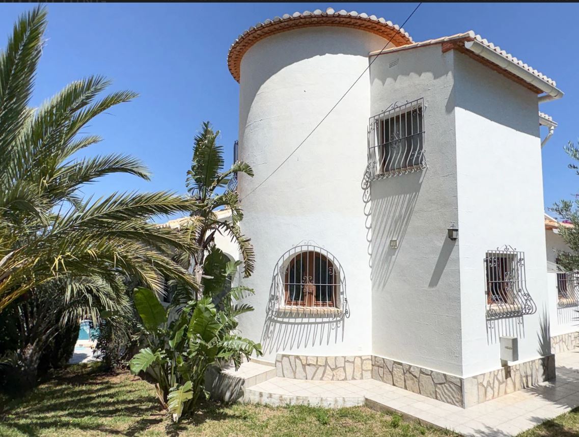 Chalet con vistas al mar y piscina en venta Dénia - Zona Montgó