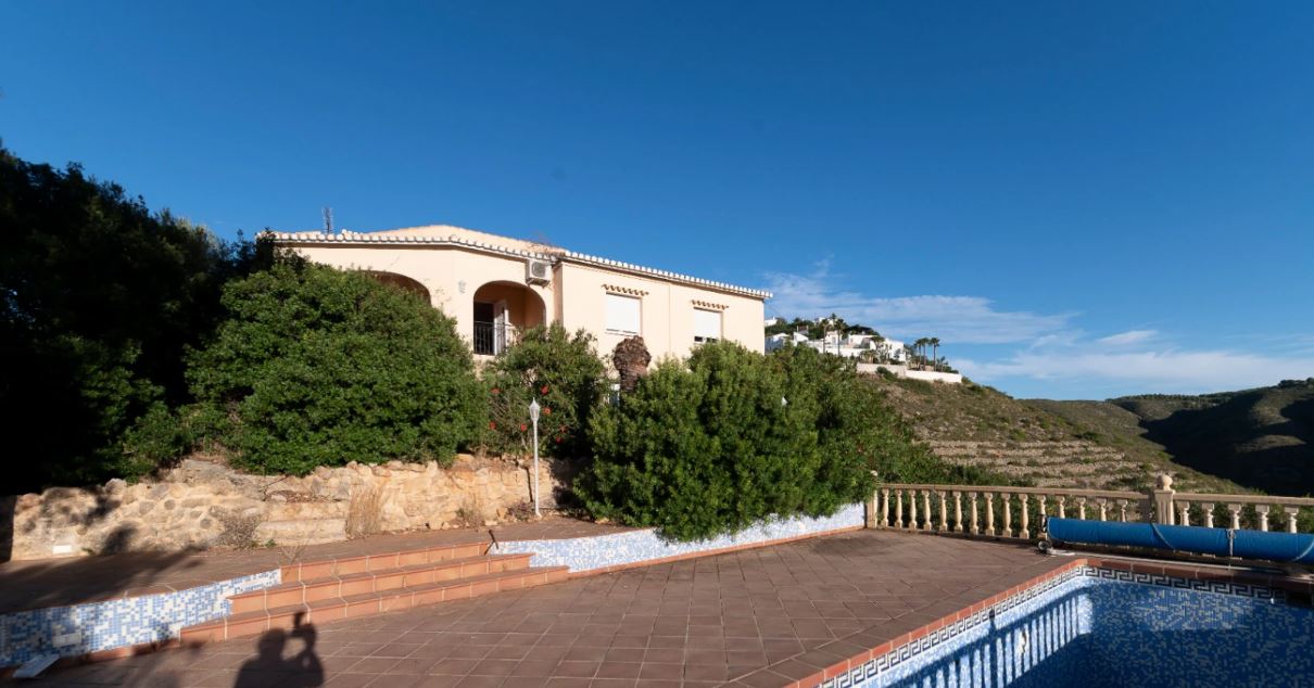 Chalet con piscina en venta Dénia en Las Rotas
