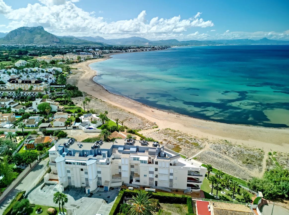 Apartment for sale on the beachfront in Dénia / Bahia del Molinell Urbanization