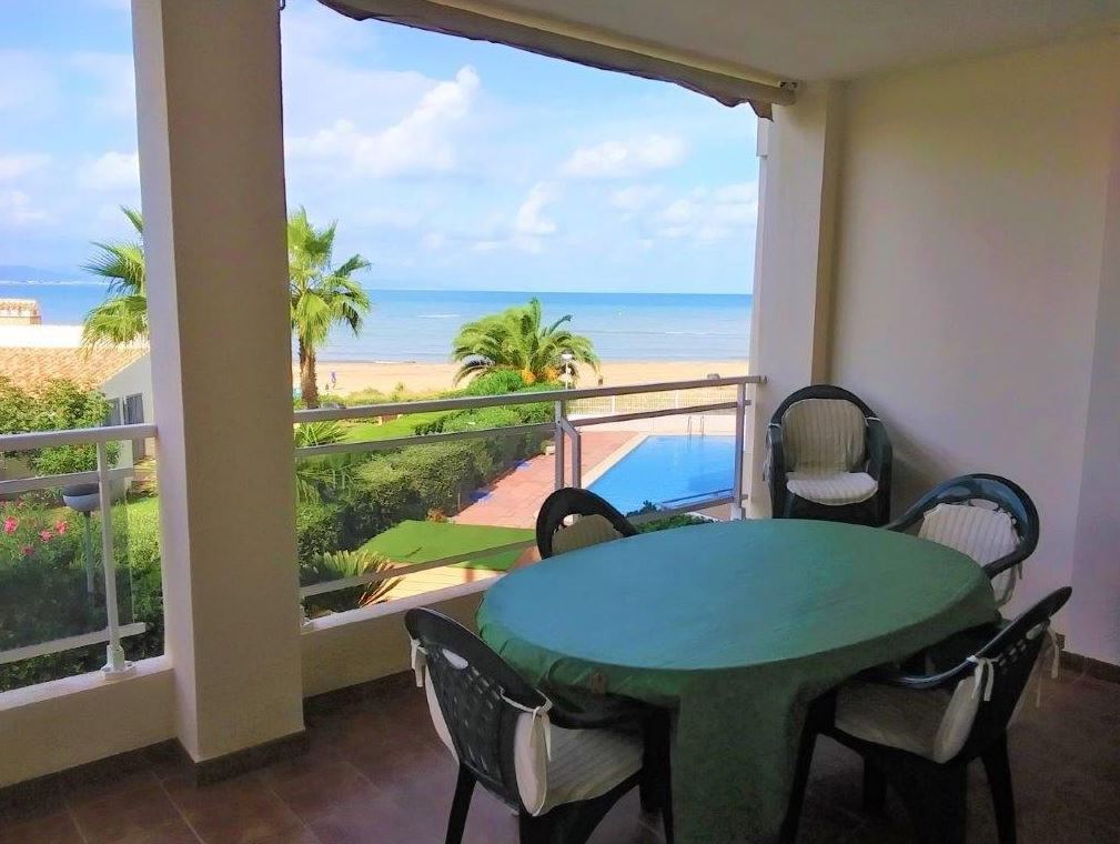 Apartment for sale on the beachfront in Dénia / Bahia del Molinell Urbanization