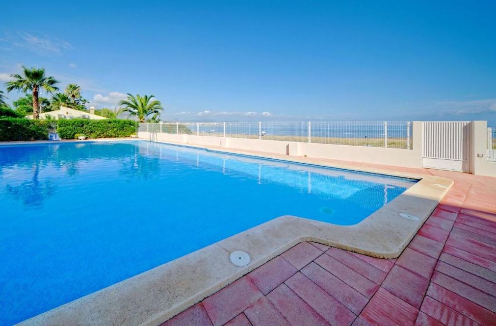 Apartment for sale on the beachfront in Dénia / Bahia del Molinell Urbanization