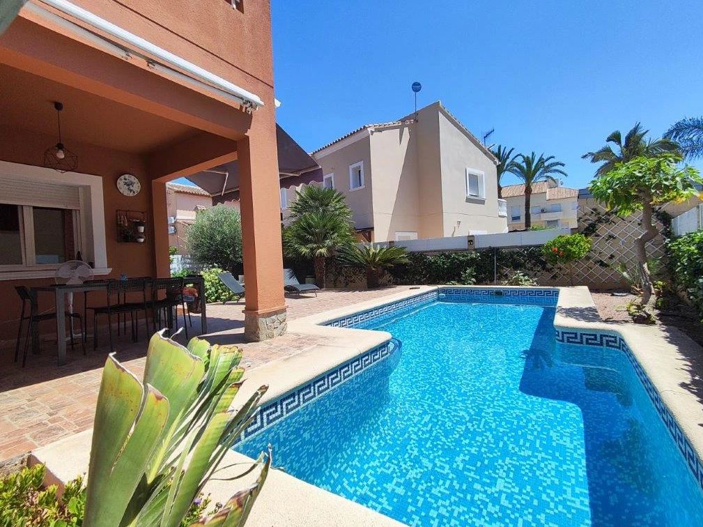 Chalet con piscina privada en Dénia - Playa Las Marinas