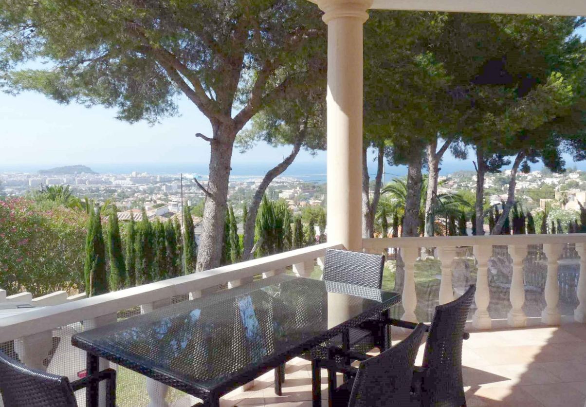 Villa avec piscine et vue sur la mer à vendre à Dénia