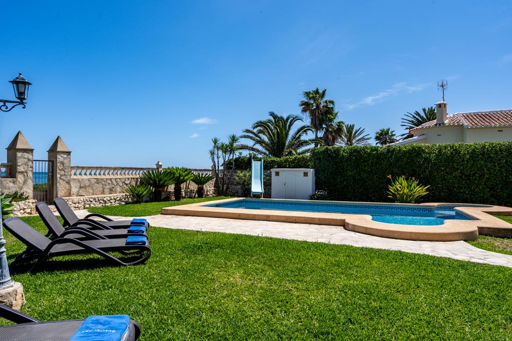Villa avec piscine face à la mer à vendre à Dénia