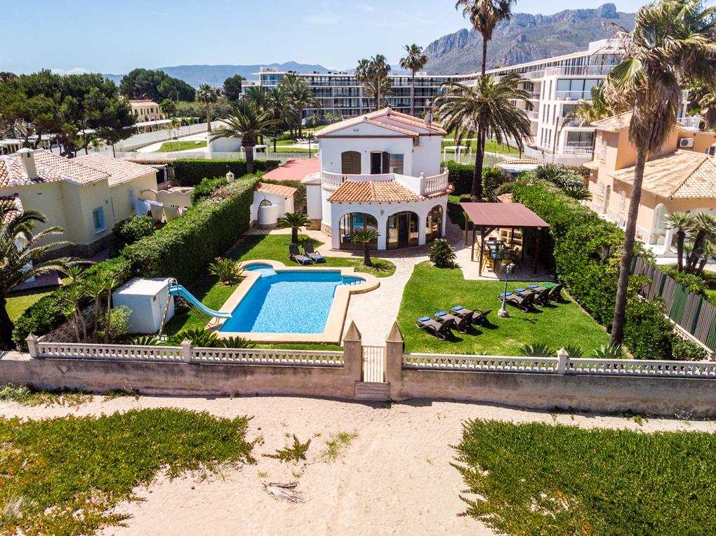 Villa avec piscine face à la mer à vendre à Dénia