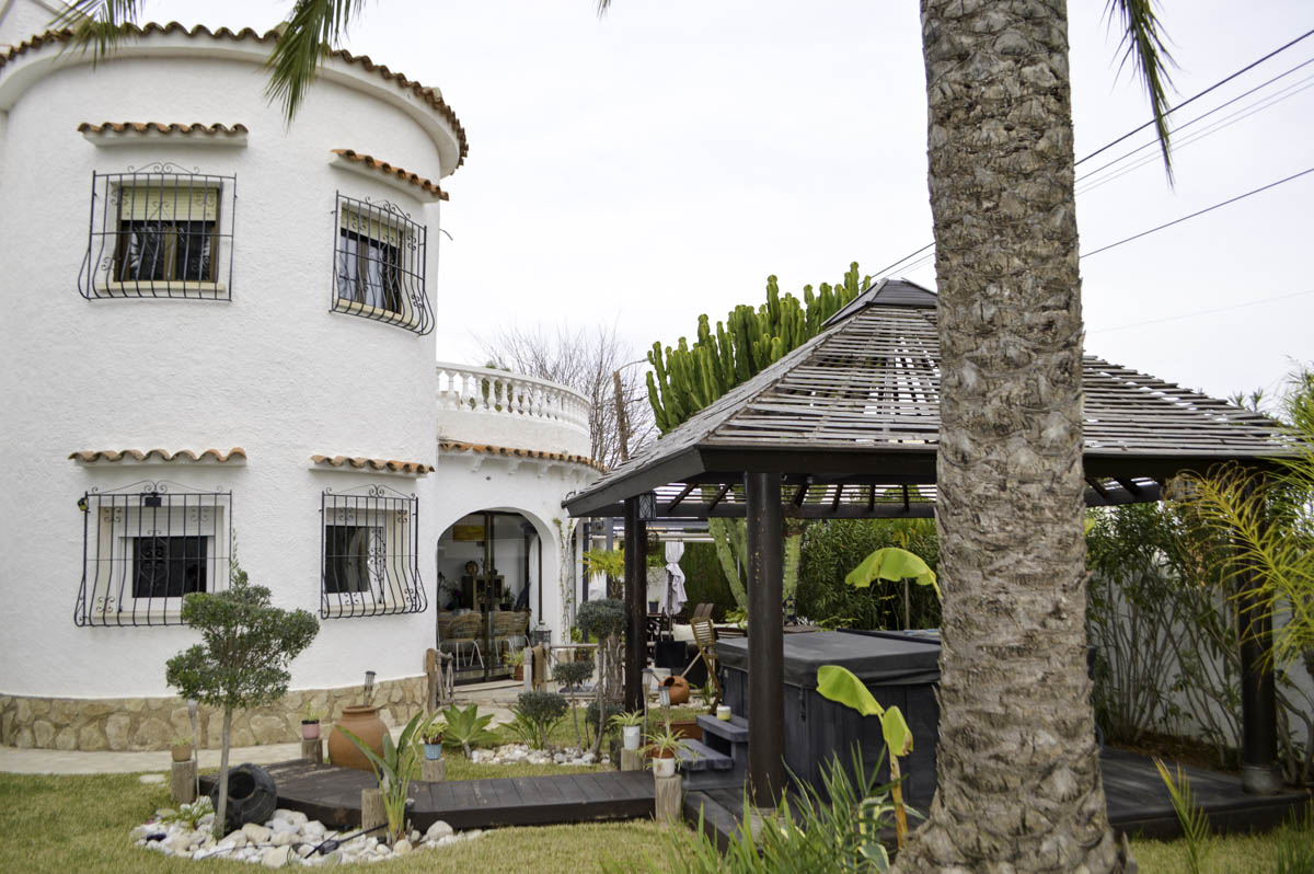 Villa with garage for sale in Dénia - Playa Almadrava