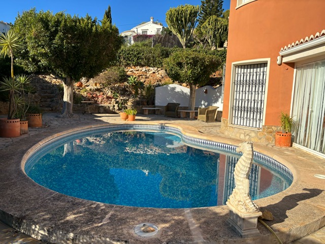 Chalet con piscina en venta Dénia - Zona Galeretes