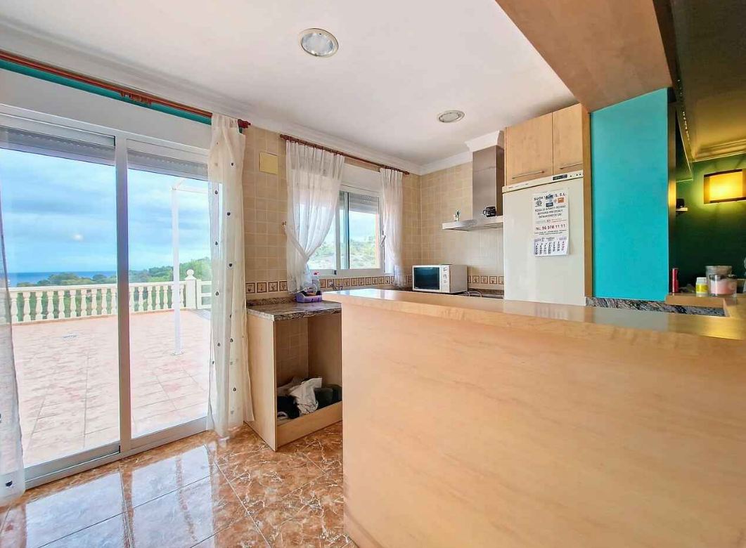 Villa con vistas al mar en venta en Las Rotas Dénia
