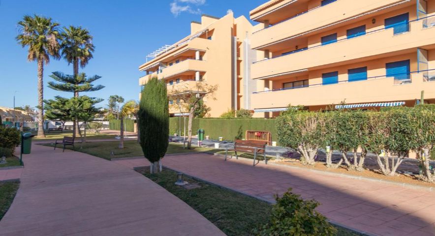 Apartamento con terraza en venta Dénia - Urb. Los Marjales