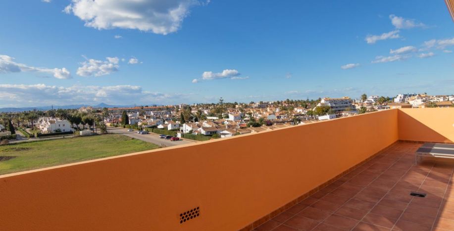 Apartamento con terraza en venta Dénia - Urb. Los Marjales